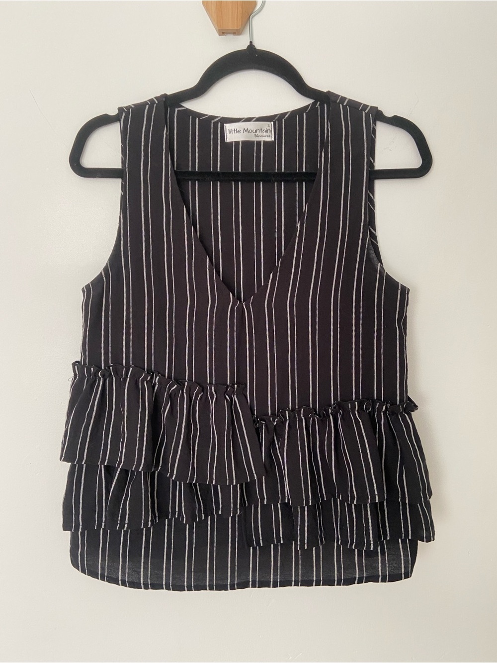Little Mountain Linen Striped Sleeveless Blouse Ruffle Peplum size Small